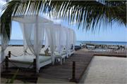 084Caribbean_beeching&relaxing