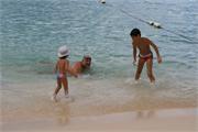 097Caribbean_beeching&relaxing